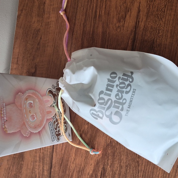 BIE Labubu "Hope" Plush Pendant 🩵 - Picture 10 of 10